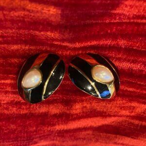 Vintage 80s gold tone earrings
